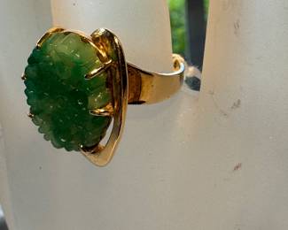 #5 - $500 14kt tested gold ring jade top - size 8 1/2 - 7.16 gr