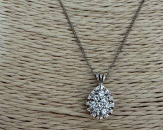 #32 - $250 14kt white gold pendant & chain 3.27gr