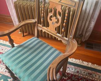 #12 - $800 - Jacobean Circa 1930's dining table 5'L +12"x2 leaves x 44"Wx31T, 5 chairs, 1 captain chair
