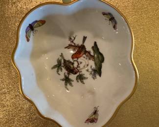 #81 - $50 - Herend Rothschild bird handpainted nut dish