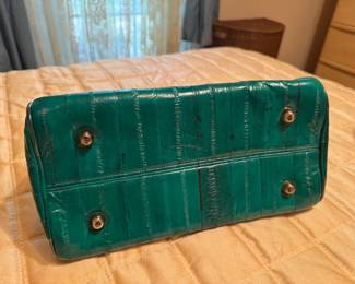$36 - Eel purse green - like new