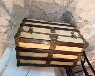 #42 - $75 - $75 - Trunk cream & brown 28x16x22 no handles lid hinges are off