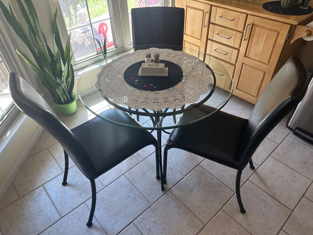 Kitchen table and Chairs set