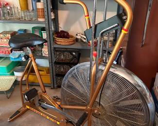 SCHWINN AIR DYNE STATIONARY BIKE IN EXCELLENT CONDITION