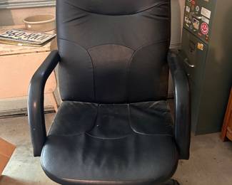 OFFICE CHAIR