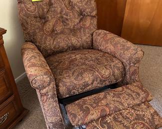 PETITE RECLINER