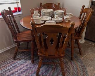 SOLID OAK FARMHOUSE TABLE WITH 2 LEAVES