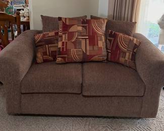 COZY LOVE SEAT