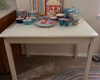 1950S WOOD TABLE WITH 1 LEAF