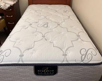 SERTA TWIN SIZE MATTRESS 