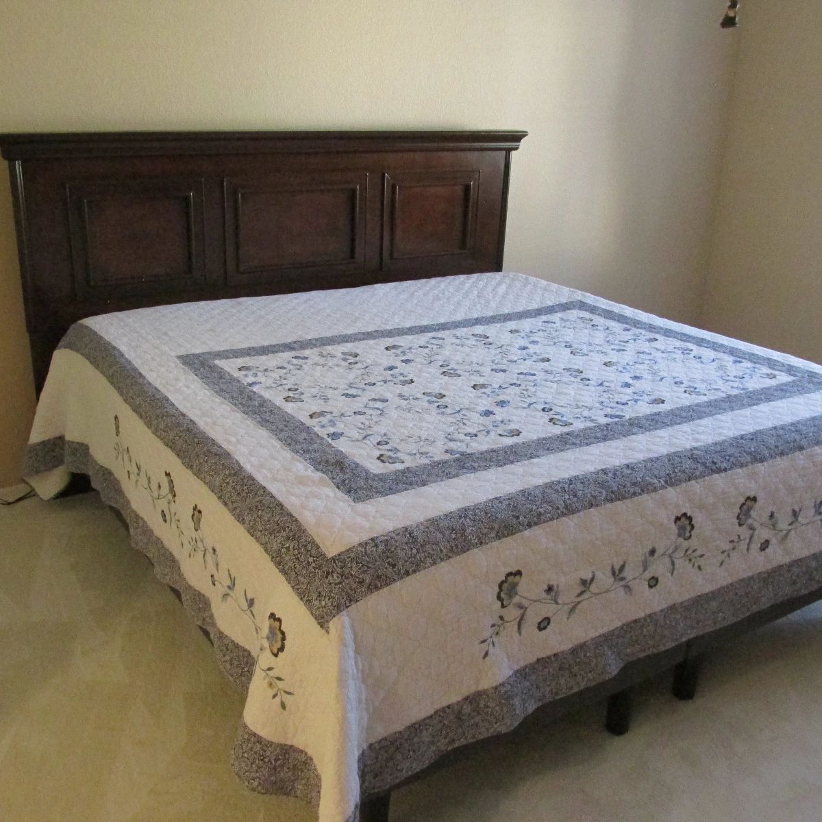 Serta Motion Perfect II Adjustable King Sized Bed - EXCELLENT CONDITION!