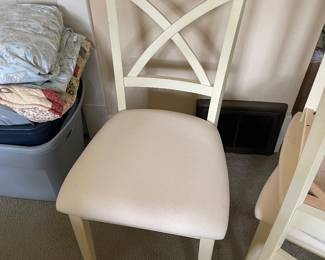 1 of 4 dining room chairs