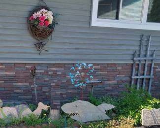 lawn decor