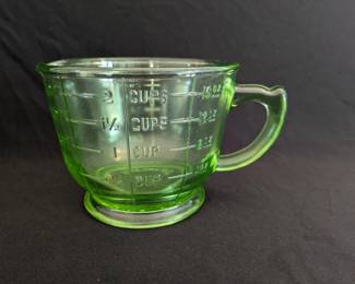 Green Uranium Glass 2-Cup Measuring Cup w/handle