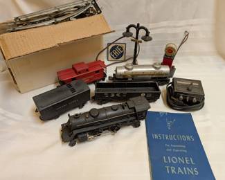 Lionel Vintage Model Trains & Accessories Lot 