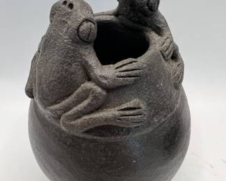 Frogs art vessel