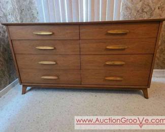 Heritage Henredon Genuine Walnut 4 Drawer Dresser