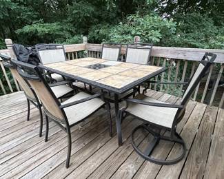 Patio set 4 regular chairs and 2 captain chairs 