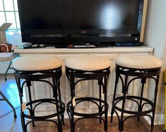 Bar Stools and Non-Smart TV