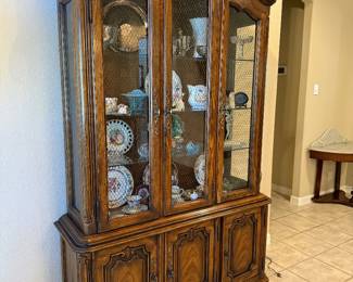 Drexel China Cabinet in great condition