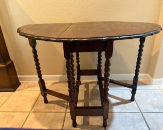 Beautiful condition Oak Gate Leg Table