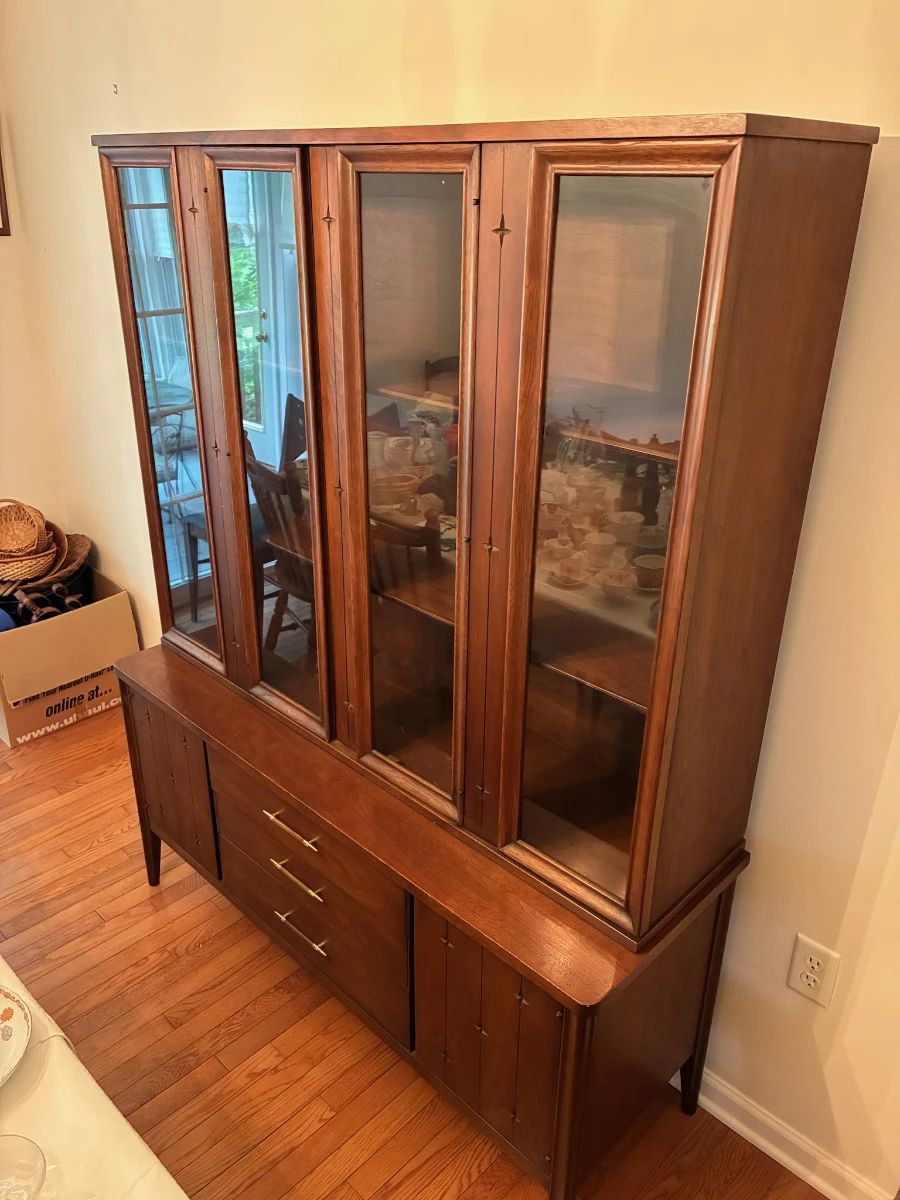 Broyhill Saga China Cabinet