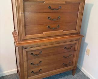 Dresser 40”w x 19 1/2”d x 54 1/2”h