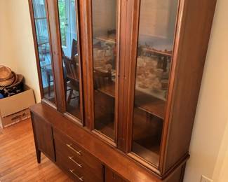 Broyhill Saga China Cabinet