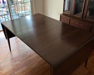 Broyhill Saga Dropleaf Table w/3 Leaves