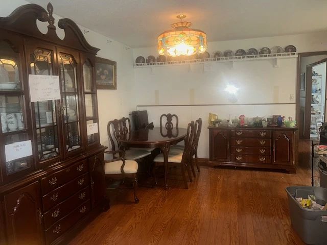 Riverview dinning room furniture