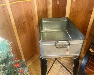 Riverview metal drink cantainer