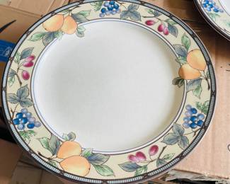 MIKASA Dinnerware