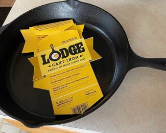 LODGE Cast-Iron Skillet