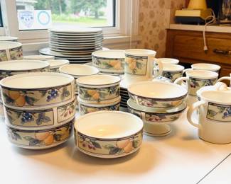 MIKASA Dinnerware