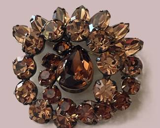 Brooch 