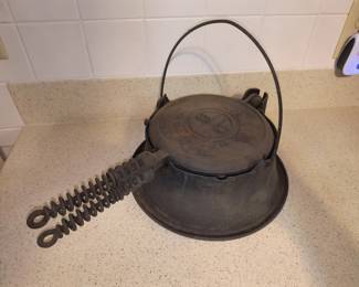 Griswold #8 waffle maker 