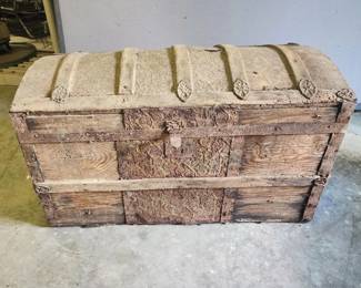 Camel back trunk 