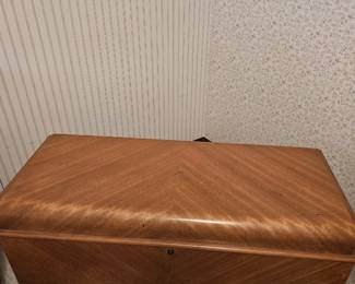 Ginuine Lane Cedar Chest