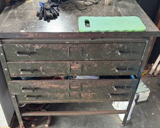 This is an amazing workbench