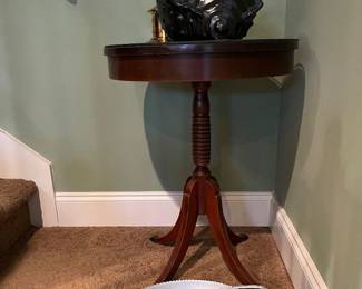 Round table, Aluminum tray