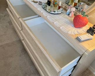 Palliser Furniture Light Oak SixDrawer Dresser with Round Mirror third image