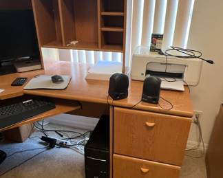 Laminate Corner Computer Desk with Hutch second image