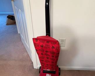 Dirt Devil FeatherLite Bagged Upright Vacuum Cleaner