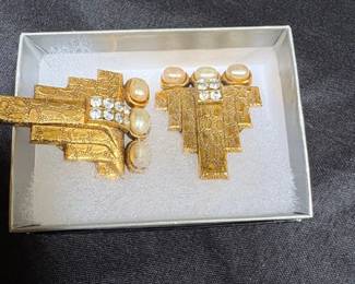 Art Deco Style Faux Pearl and Rhinestone Brooch Set