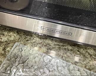 BLACK DECKER . cu. ft. W Stainless Steel and Black Digital Microwave Oven second image