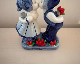 Delft Blue Hand Painted Kissing Dutch Girl Boy Tulips Figurine