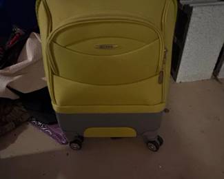 Olympia Luggage CarryOn Spinner