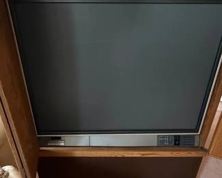 VideoConcepts by Mitsubishi CRT Television