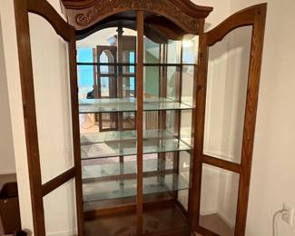 Vintage Pulaski Furniture Curio Cabinet