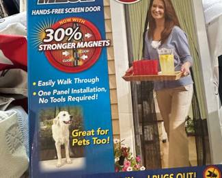 Magic Mesh HandsFree Screen Door